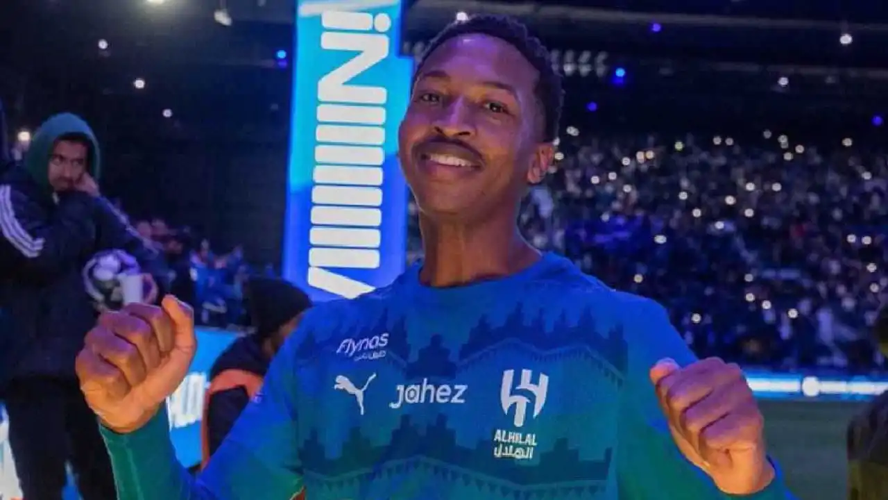 أزمة دولية.. رينارد ينتقد وضع مراد هوساوي مع الهلال بسبب تراجع دقائق المشاركة